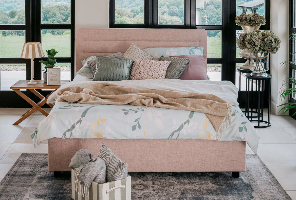Letto mit Linien