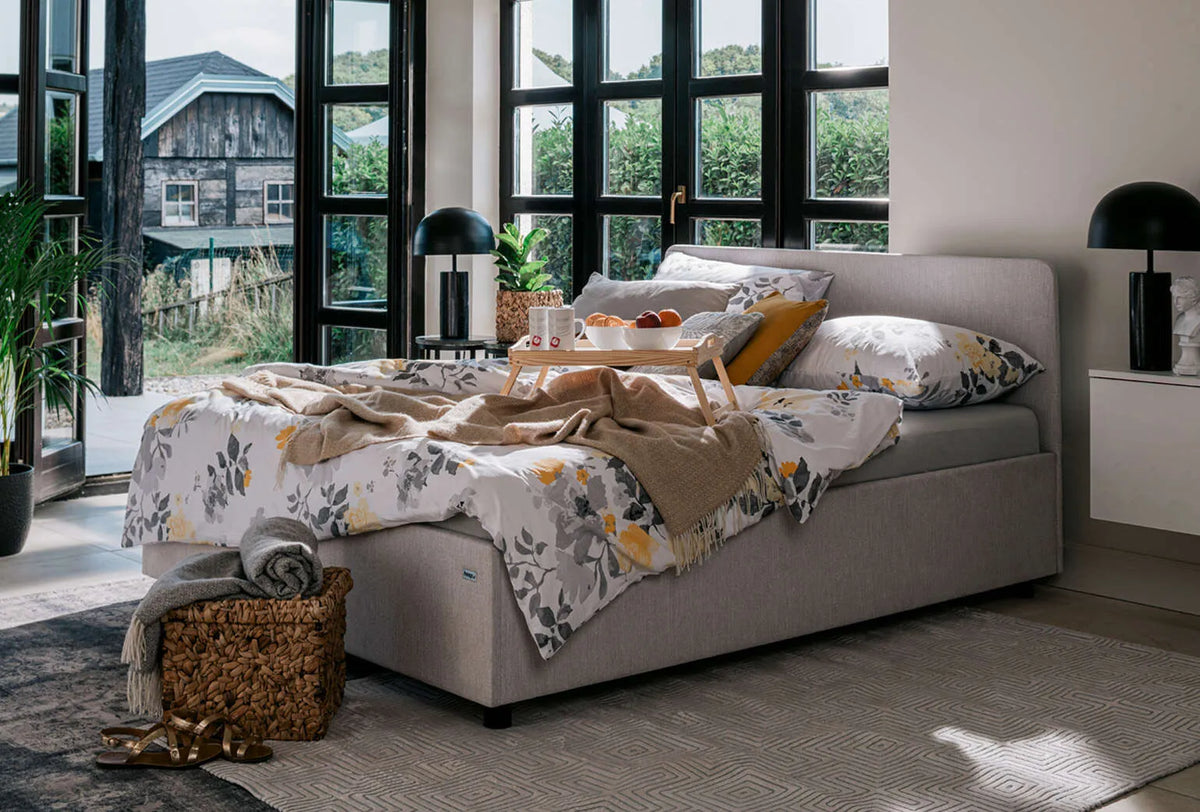 Letto mit Kissen